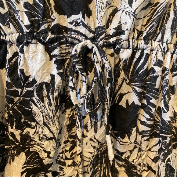 Cinched V-Neck Crinkled Top - Picture 3 of 5